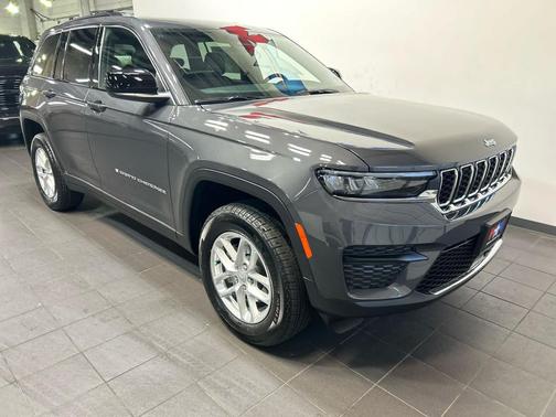 Baltic Gray Metallic Clearcoat 2026 Jeep Grand Cherokee Laredo