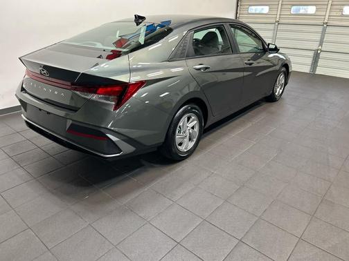 Amazon Gray 2026 Hyundai ELANTRA SE