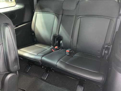 GLACIAL WHITE 2027 Kia Telluride S