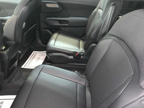 GLACIAL WHITE 2027 Kia Telluride S