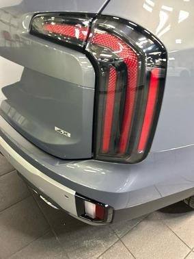Everlasting Silver 2025 Kia Telluride EX