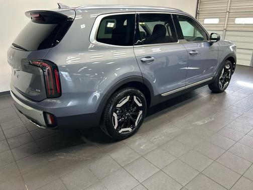 Everlasting Silver 2025 Kia Telluride EX