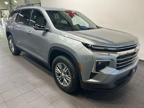 Sterling Gray Metallic 2026 Chevrolet Traverse LT