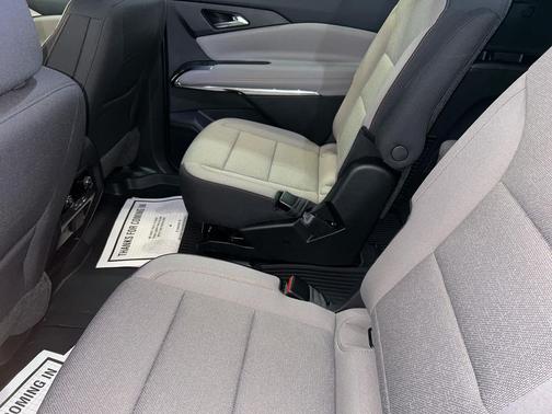 Sterling Gray Metallic 2026 Chevrolet Traverse LT