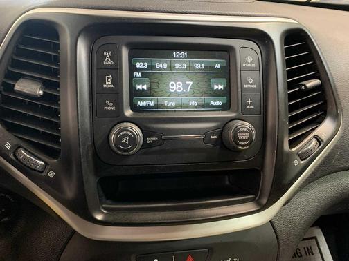 2017 Jeep Cherokee Sport