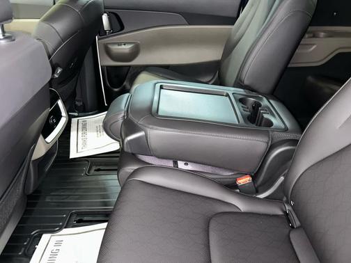 Snow White Pearl 2026 Kia Carnival Hybrid EX