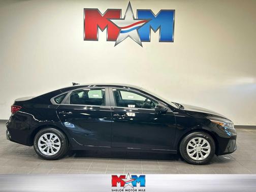 Aurora Black 2023 Kia Forte LX
