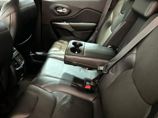 Granite Crystal Metallic Clearcoat 2019 Jeep Cherokee Limited