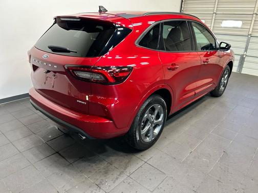 Rapid Red Metallic Tinted Clearcoat 2024 Ford Escape ST-Line