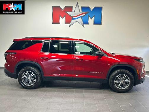 Radiant Red Tintcoat 2026 Chevrolet Traverse LT
