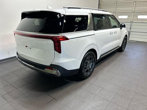 SNOW WHITE 2026 Kia Carnival SX