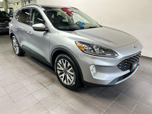Iconic Silver Metallic 2022 Ford Escape Titanium