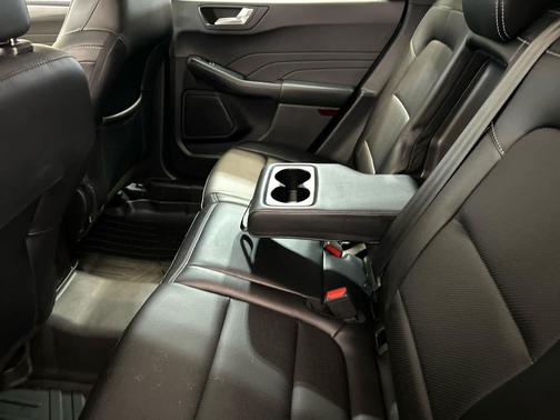 Iconic Silver Metallic 2022 Ford Escape Titanium
