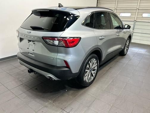 Iconic Silver Metallic 2022 Ford Escape Titanium