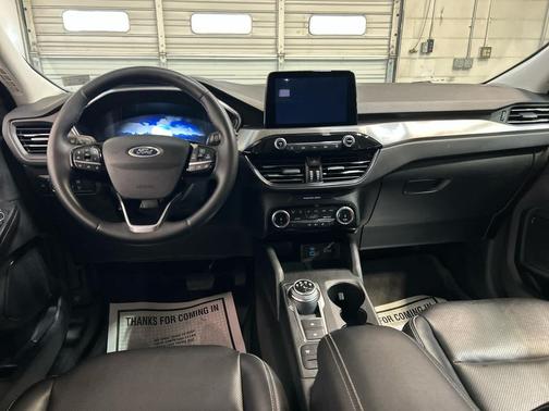 Iconic Silver Metallic 2022 Ford Escape Titanium