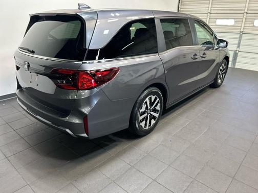 Modern Steel Metallic 2027 Honda Odyssey EX-L