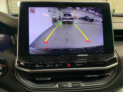 Diamond Black Crystal Pearlcoat 2025 Jeep Compass Trailhawk