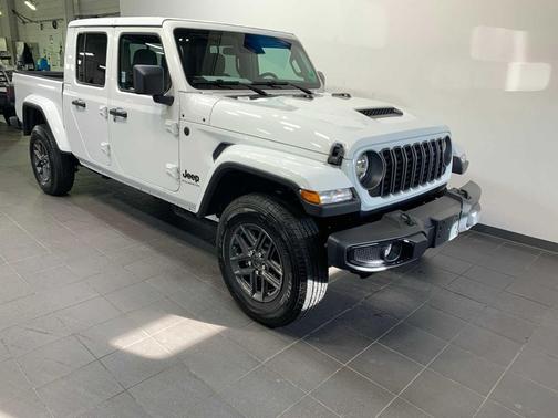 Bright White Clearcoat 2026 Jeep Gladiator Sport S