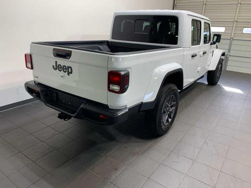 Bright White Clearcoat 2026 Jeep Gladiator Sport S