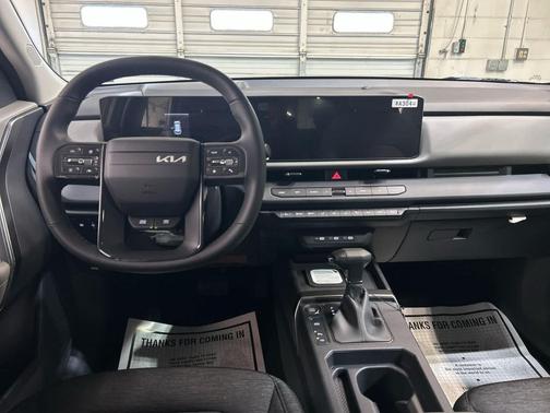 Ivory Silver 2027 Kia Seltos S