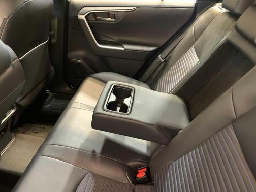 2019 Toyota RAV4 Hybrid SE