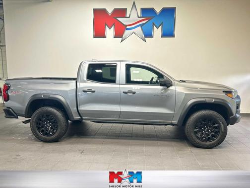 Sterling Gray Metallic 2024 Chevrolet Colorado Trail Boss