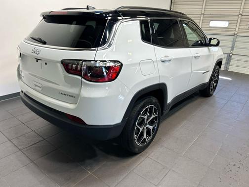 Bright White Clearcoat 2025 Jeep Compass Limited