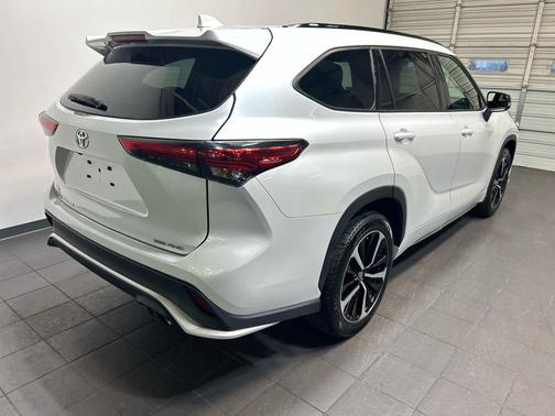 Wind Chill Pearl 2022 Toyota Highlander XSE