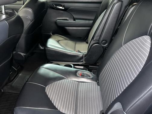 Wind Chill Pearl 2022 Toyota Highlander XSE