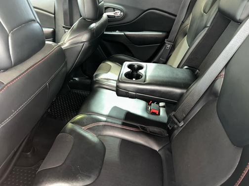Bright White Clearcoat 2016 Jeep Cherokee Trailhawk