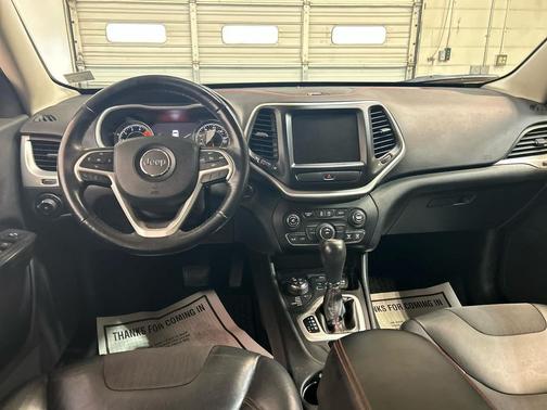 Bright White Clearcoat 2016 Jeep Cherokee Trailhawk