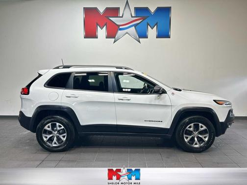 Bright White Clearcoat 2016 Jeep Cherokee Trailhawk
