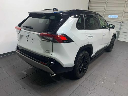 2024 Toyota RAV4 Hybrid SE