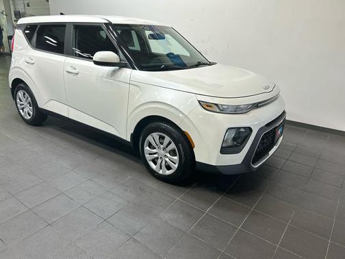 Snow White Pearl 2022 Kia Soul LX