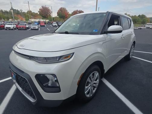 Snow White Pearl 2022 Kia Soul LX