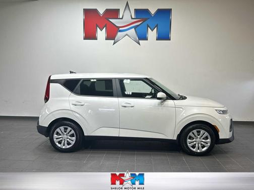 Snow White Pearl 2022 Kia Soul LX