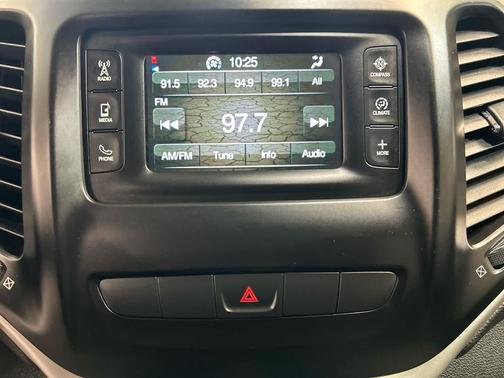 Brilliant Black Crystal Pearlcoat 2014 Jeep Cherokee Latitude