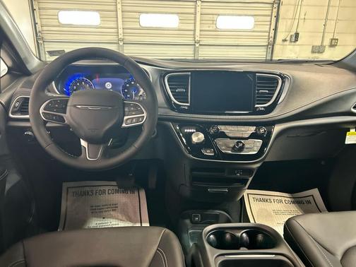 Red Hot Pearlcoat 2027 Chrysler Pacifica L