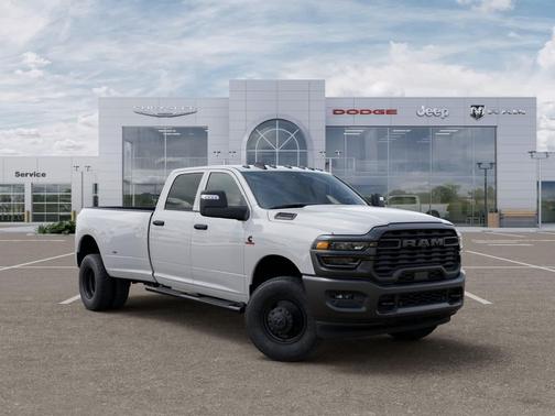Bright White Clearcoat 2026 RAM 3500 Tradesman Crew Cab 4x4 8' Box