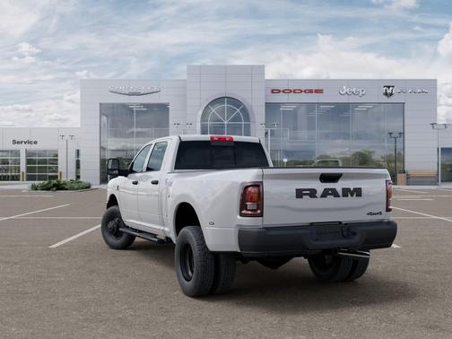 Bright White Clearcoat 2026 RAM 3500 Tradesman Crew Cab 4x4 8' Box