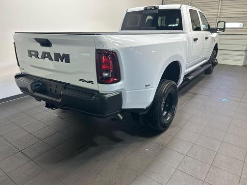 Bright White Clearcoat 2026 RAM 3500 Tradesman Crew Cab 4x4 8' Box