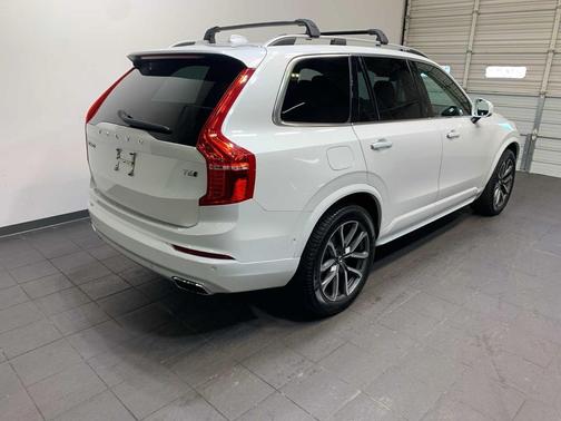 2019 Volvo XC90 T6 Momentum