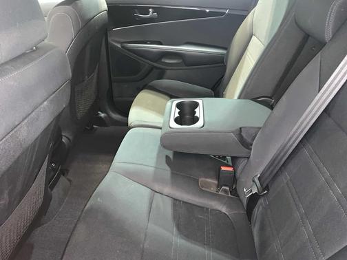 2020 Kia Sorento S