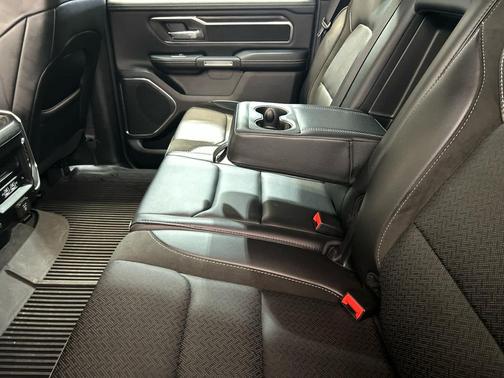 Diamond Black Crystal Pearlcoat 2024 RAM 1500 Laramie