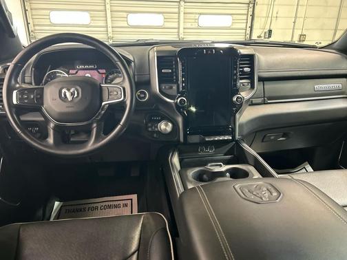 Diamond Black Crystal Pearlcoat 2024 RAM 1500 Laramie