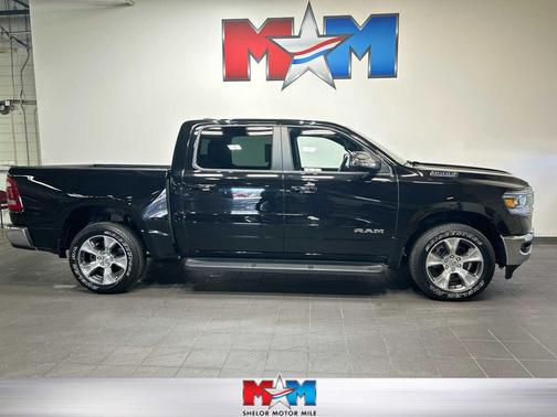 Diamond Black Crystal Pearlcoat 2024 RAM 1500 Laramie