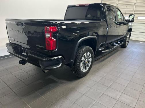Black 2025 Chevrolet Silverado 2500 Custom