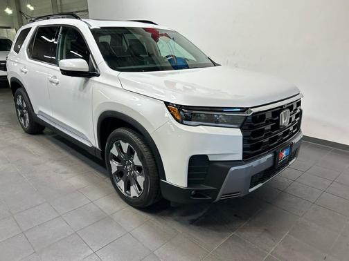 Platinum White Pearl 2026 Honda Pilot Touring 8-Passenger