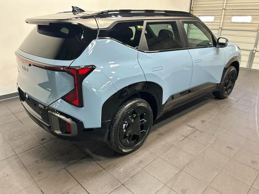 Frost Blue/Black Roof 2027 Kia Seltos X-Line S