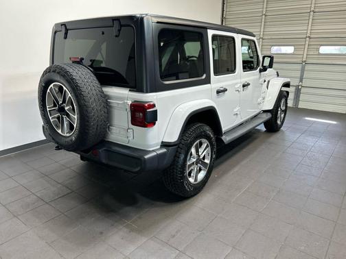 Bright White Clearcoat 2020 Jeep Wrangler Unlimited Sahara